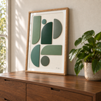 Le tableau runner en acier colle de Lucie garnier pose sur une commode de trois quart 