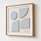 Œuvre silent weight de Lucie garnier vue de trois quart Un cadre en bois des pièces de métal laqué bleu clairs texturees en brillant sur une plaque texturee beige signature de l’artiste en bas à droite