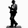 La statue emprise de Jibé. Un homme classé en apparence mais les vides cache la violence sur les femmes 