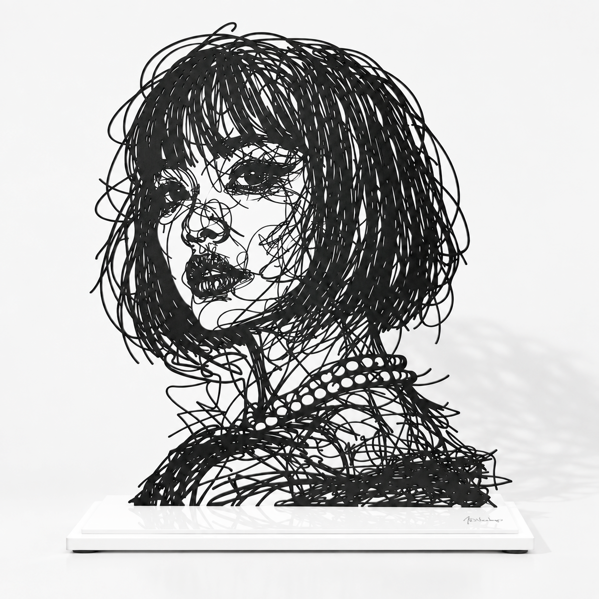 Iris — Adrien D. Vieuloup | Sculpture scribble art | Amalgame